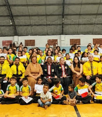 ASSOCIAÇÃO RIBEIRO DE ARTES MARCIAIS -  ENTREGA DE FAIXAS MARCA ENCERRAMENTO DO PRIMEIRO SEMESTRE COM 100% DE APROVAÇÃO
