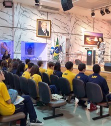 DE ALUNA A ATRIZ NAS PRINCIPAIS PLATAFORMAS DE STREAMING