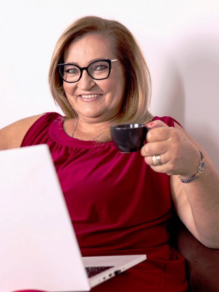 FELIZ ANIVERSÁRIO, SANDRA KAUFFMANN!