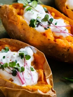 BATATA-DOCE RECHEADA COM QUEIJO