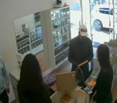 ROUBO A RELOJOARIA NA CIDADE DE LEME}