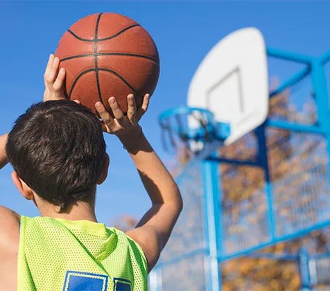 LEME TERÁ AULAS GRATUITAS DE BASQUETE PARA CRIANÇAS A PARTIR DOS 10 ANOS}