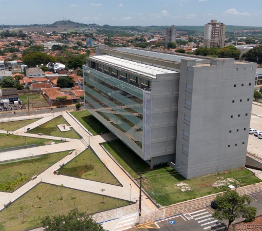 MAIS UMA VEZ RASPANDO O COFRE DA EDUCAÇÃO: EMPRESA QUE SERÁ TERCEIRIZADA VAI GANHAR QUASE O DOBRO DO QUE GANHA UM MONITOR DE EDUCAÇÃO CONCURSADO}