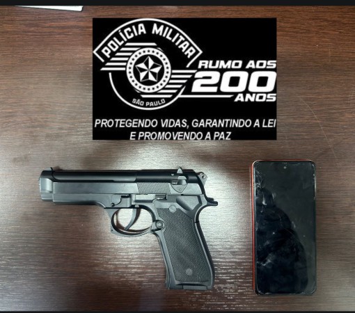 HOMEM É DETIDO POR RECEPTAÇÃO E PORTE DE RÉPLICA DE ARMA EM SANTA CRUZ DA CONCEIÇÃO DE 27/06/2026}