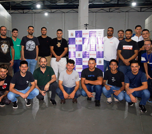 PROGRAMA COMUNITÁRIO DE FORMAÇÃO PROFISSIONAL FORMA 20 ALUNOS EM CURSO DE MANUTENÇÃO MECÂNICA INDUSTRIAL}