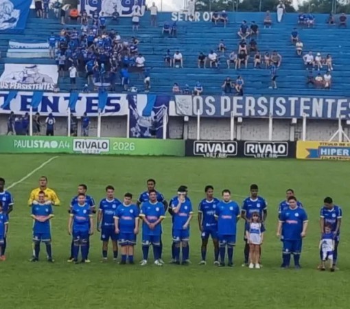 ATLETAS DO PROJETO ZICO ENTRAM EM CAMPO AO LADO DOS JOGADORES DO LEMENSE}