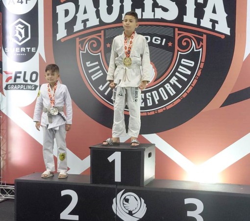 JOVEM LEMENSE CONQUISTA VICE-CAMPEONATO DE JIU-JITSU}