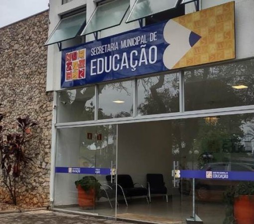 SECRETARIA MUNICIPAL DE EDUCAÇÃO UTILIZOU APROXIMADAMENTE R$ 2 MILHÕES DE RECURSOS DO FUNDO MUNICIPAL DE EDUCAÇÃO PARA BANCAR GASTOS COM A MOSTRA NATALINA EM LEME}