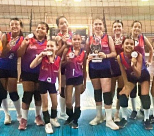 MEDALHA DE PRATA PARA A EQUIPE PRÉ-MIRIM FEMININA NO CAMPEONATO APV 2025}