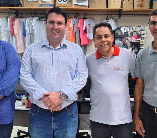 WAGÃO, CLAUDEMIR BORGES E IRMÃO MÁRCIO SILVA PRESTIGIAM O ANIVERSÁRIO DO EMPRESÁRIO, MAURÍCIO DA PAPELARIA ANDRÉ}