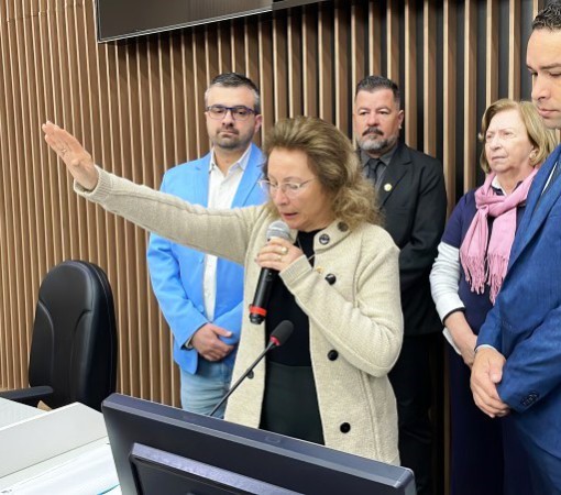 ELAINE BRAMBILLA É A NOVA PREFEITA DE ARARAS}