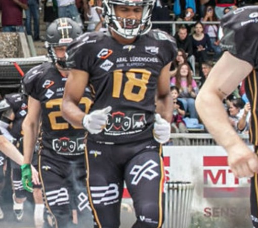 LEMENSE THALYS ALMEIDA É CAMPEÃO NA ALEMANHA E SE DESTACA COM 10 TOUCHDOWNS NA TEMPORADA}