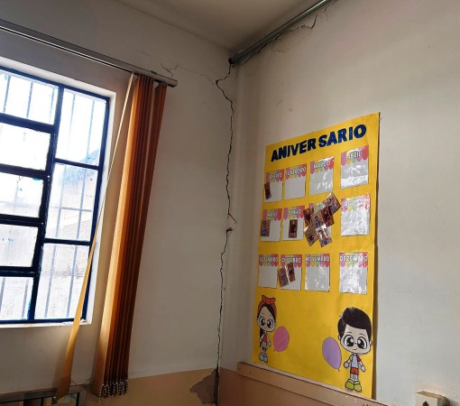 ABANDONO NA EDUCAÇÃO: ESCOLAS MUNICIPAIS DE LEME APRESENTAM RACHADURAS, INFILTRAÇÕES E RISCO À SEGURANÇA DE ALUNOS E PROFESSORES}