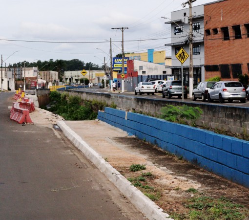 SAECIL DARÁ INÍCIO A OBRA DE RECONSTRUÇÃO DE TALUDE NA AVENIDA JOÃO ARRAIS SERÓDIO FILHO}