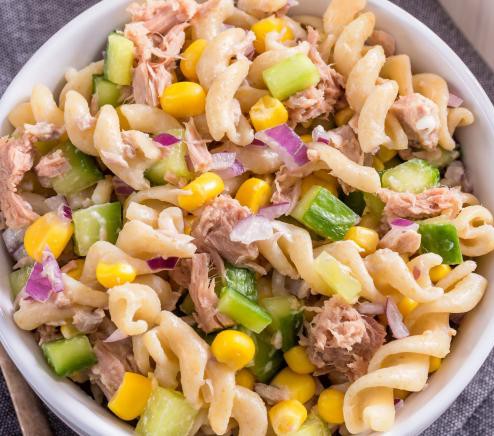 RECEITA DE SALADA DE MACARRÃO COM ATUM}