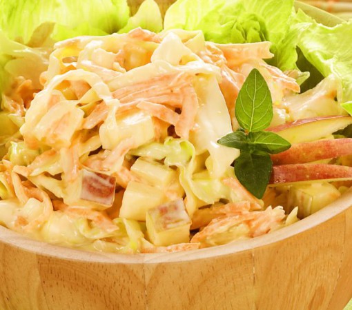 SALADA DE MAÇÃ, CENOURA E REPOLHO}