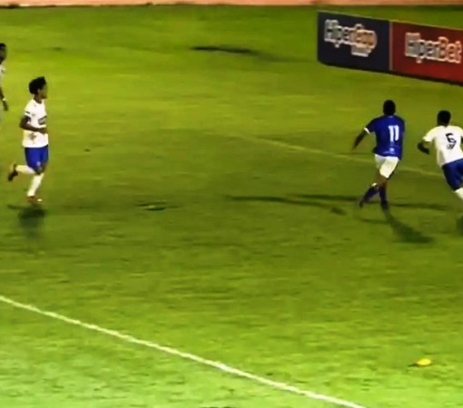 COM UM A MAIS EM CAMPO, LEMENSE FICA NO 0 A 0 COM O JACAREÍ NO BRUNÃO}