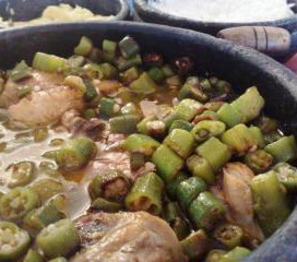 FRANGO COM QUIABO MINEIRO}