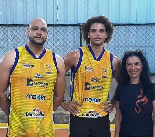 BASQUETE ESPORTIVO CANARINHO}