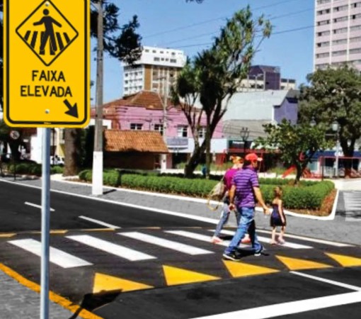 INSTALAÇÃO DE FAIXAS ELEVADAS PARA PEDESTRES EM FRENTE A TODAS AS ESCOLAS DE LEME JÁ ESTÁ EM VIGOR}
