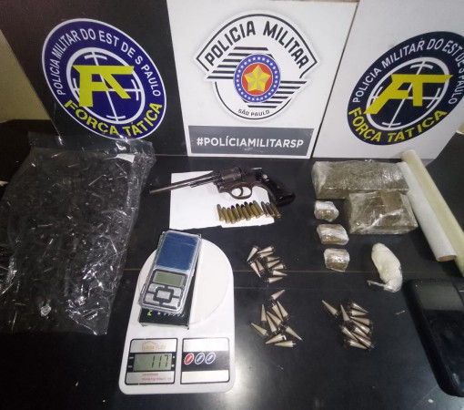 POSSE ILEGAL DE ARMA DE FOGO/TRÁFICO DE DROGAS}