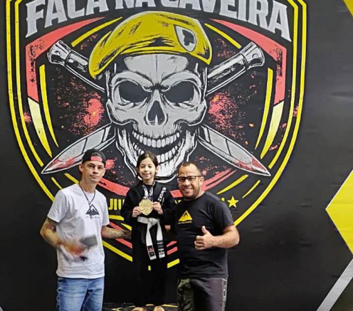 TALENTO E DETERMINAÇÃO: LORRAYNE BRILHA MAIS UMA VEZ NO JIU-JITSU}
