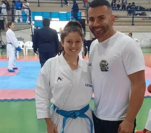 Karatê Feminino Categoria Livre}