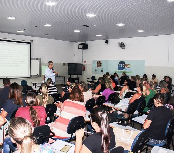 SECRETARIA DE EDUCAÇÃO PROMOVE FORMAÇÃO PARA QUALIFICAR A APLICAÇÃO DE RECURSOS}