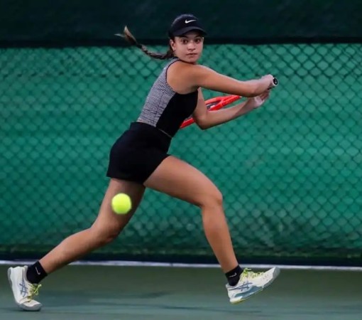 TENISTA LEMENSE LARISSA SILENCI É CONVOCADA PARA DEFENDER O BRASIL NO SUL-AMERICANO SUB-16}