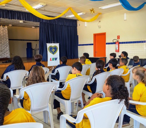 ATIVIDADE TEATRAL FOCA A CONSCIENTIZAÇÃO DE CRIANÇAS E ADOLESCENTES}
