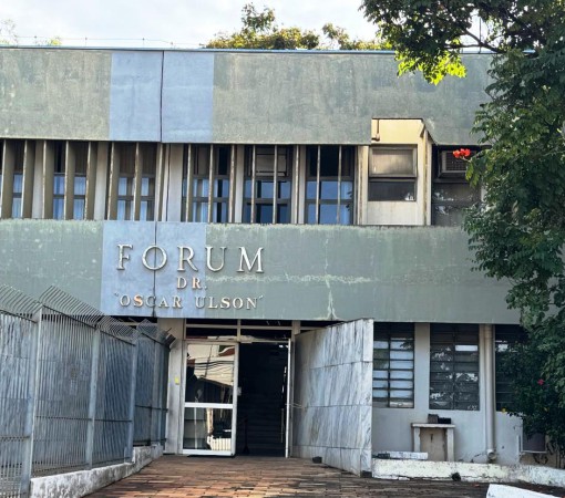 JUSTIÇA JULGA IMPROCEDENTE AÇÃO CONTRA CONTRATO MILIONÁRIO DE ROBÓTICA EM LEME E DECISÃO REVOLTA PROFESSORES}
