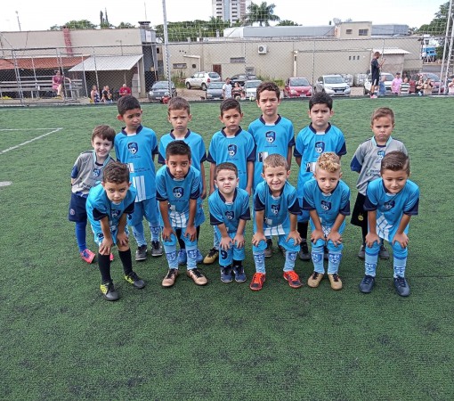 Escolinha de Futebol de Leme promove amistosos para atletas de 6 a 9 anos de idade}