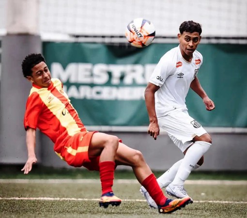 REVELADO PELO CIFA, LEMENSE É TITULAR DO SANTOS NA CAMPANHA PERFEITA DO PAULISTA SUB-15}