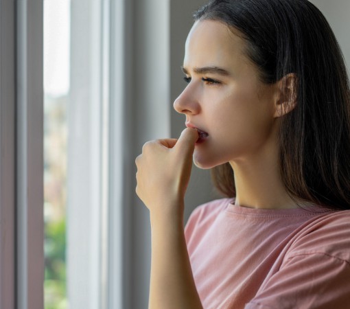 DE ROER UNHAS AO CREME SEM FLÚOR: HÁBITOS QUE AFETAM A SAÚDE BUCAL}