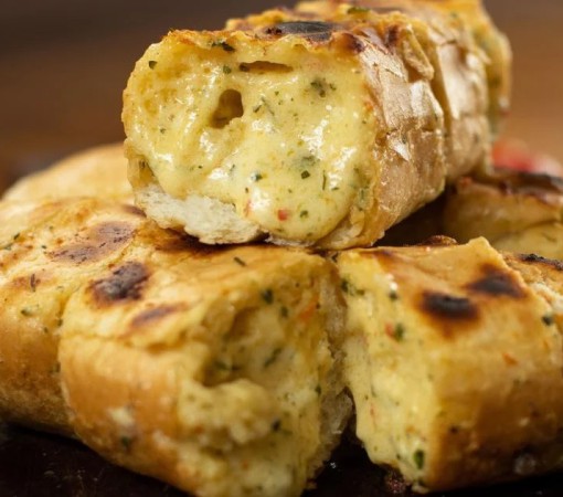 PÃO DE ALHO PARA CHURRASCO APROVEITANDO O PÃO FRANCÊS AMANHECIDO}