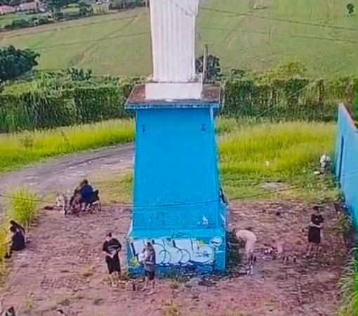 PICHAÇÃO NO MORRO DO CRISTO}