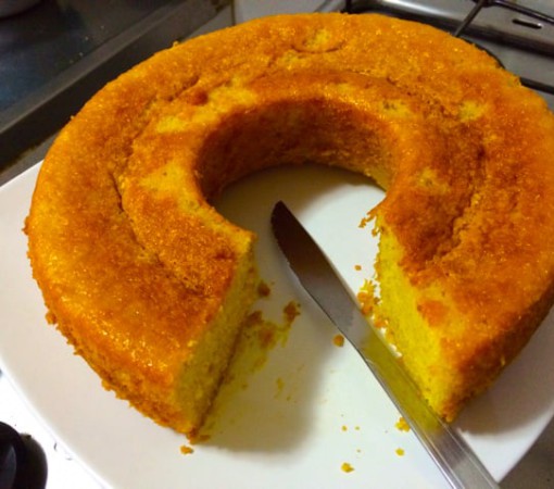 Bolo de milho de lata no liquidificador}