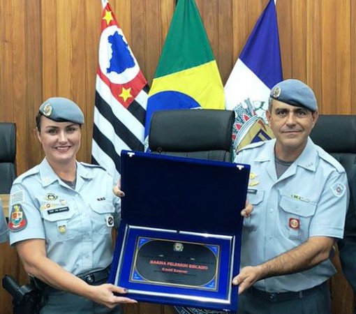 CAPITÃO MARINA RECEBE TÍTULO DE CIDADÃ LEMENSE}