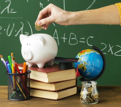 EDUCAÇÃO FINANCEIRA: COMO FALAR SOBRE DINHEIRO COM CRIANÇAS E ADOLESCENTES}