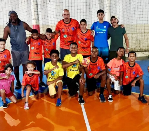 CRIANÇAS DE LEME DISPUTAM FESTIVAL REGIONAL DE HANDEBOL}