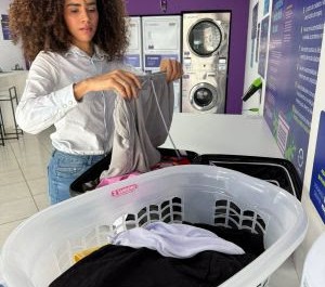 CHOVEU? VEJA COMO EVITAR ROUPA COM CHEIRO DE UMIDADE E ACELERAR A SECAGEM}