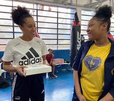 CRIANÇAS DA LBV HOMENAGEIAM SELEÇÃO BRASILEIRA DE BOXE}