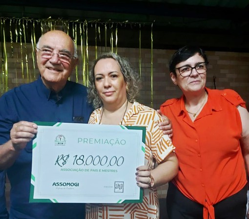 ASSOMOGI premia alunos da E.E. Prof. Arlindo Fávaro em Leme no Concurso de Redação}