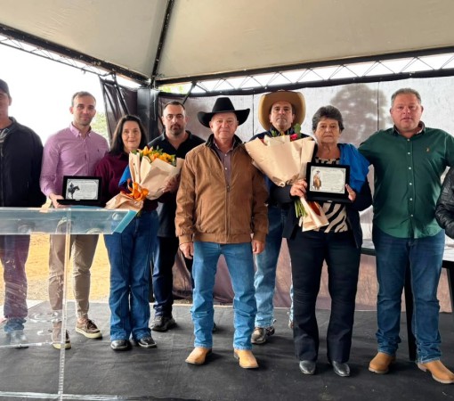 PREFEITURA DE SANTA CRUZ DA CONCEIÇÃO PROMOVE DESFILE DE CAVALEIROS 2026 COM HOMENAGEM ESPECIAL A MORADORES QUE MARCARAM A HISTÓRIA DO MUNICÍPIO}