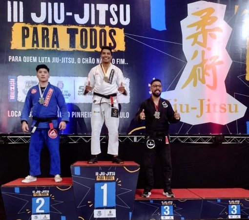Campeão na Categoria Pesado Faixa Preta no Jiu-Jitsu Para Todos}