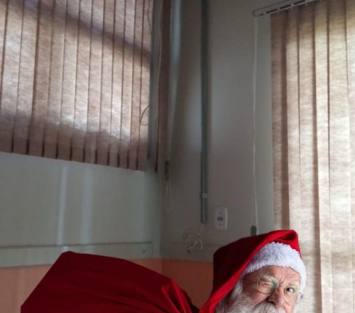 O PAPAI NOEL CHEGOU A LEME, PORÉM…}