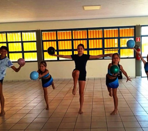 CRIANÇAS TROCAM TELAS E CELULARES POR ESPORTE EM RIO CLARO}
