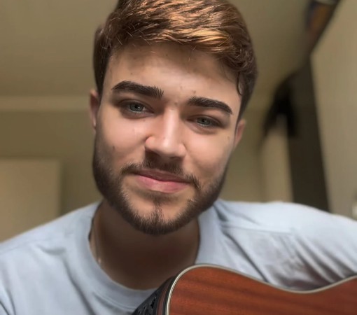 JOVEM LEMENSE PARTICIPA DA SELETIVA PARA GRAVACÃO E PARA DIVIDIR O PALCO COM A DUPLA "ZÉ NETO E CRISTIANO" E PEDE APOIO NAS REDES SOCIAIS}