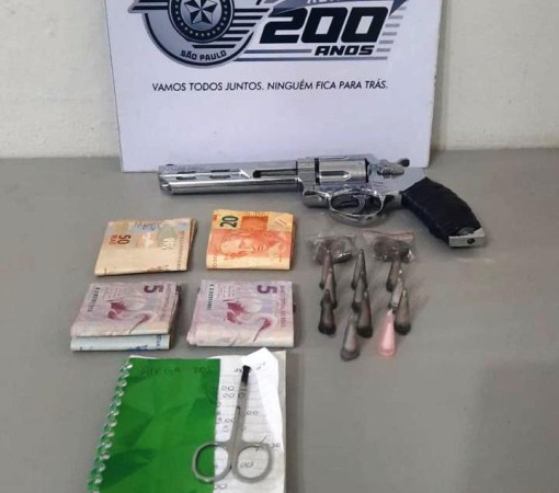 TRÁFICO DE DROGAS / ADULTERAÇÃO DE VEÍCULO / APREENSÃO DE SIMULACRO DE ARMA DE FOGO DE 29/12/2024}