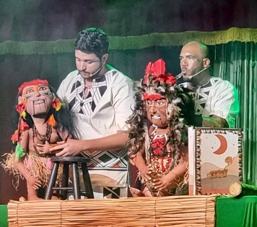 LEME RECEBE PALCO MÓVEL EMCENA BRASIL-TS TECH}